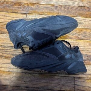 Men's Black Athletic Shoes